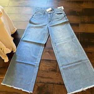 Brand new with tags flare jeans Forever21 size27